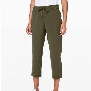 Lululemon On The Fly Crop *23" Dark Olive 8